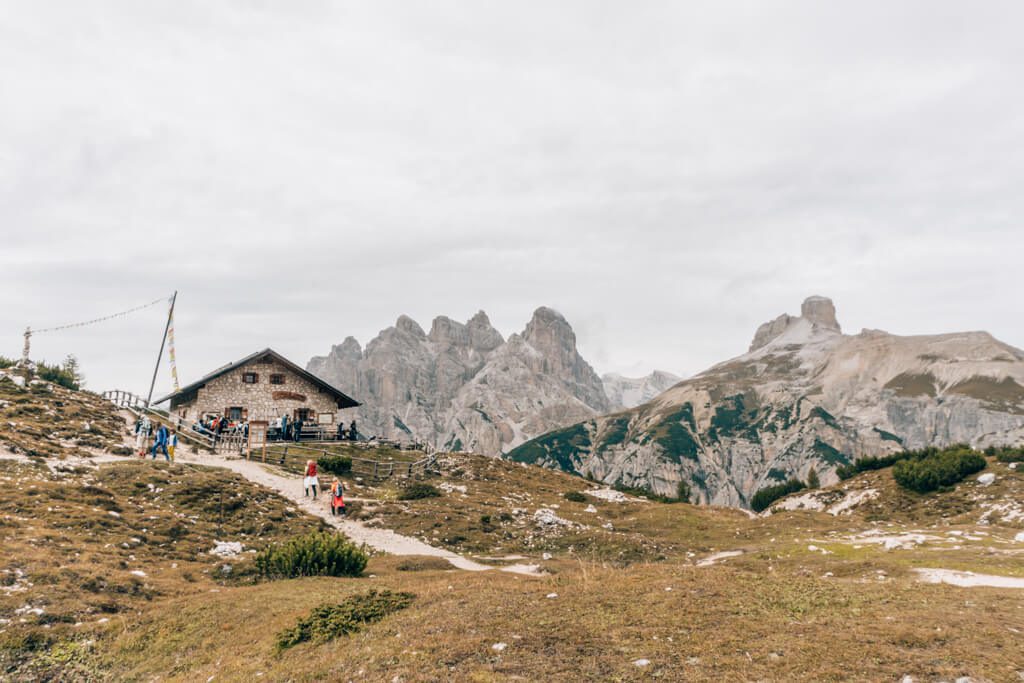 Unterhalb der Drei Zinnen zur Langalm