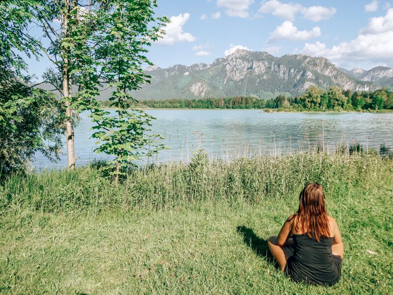 Der Forggensee mit Blick auf Schloss Neuschwanstein