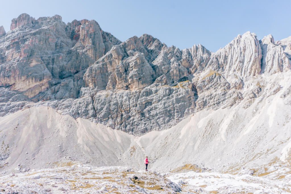 Vor den Flanken der Dolomiten mitten in den Dolomitenac