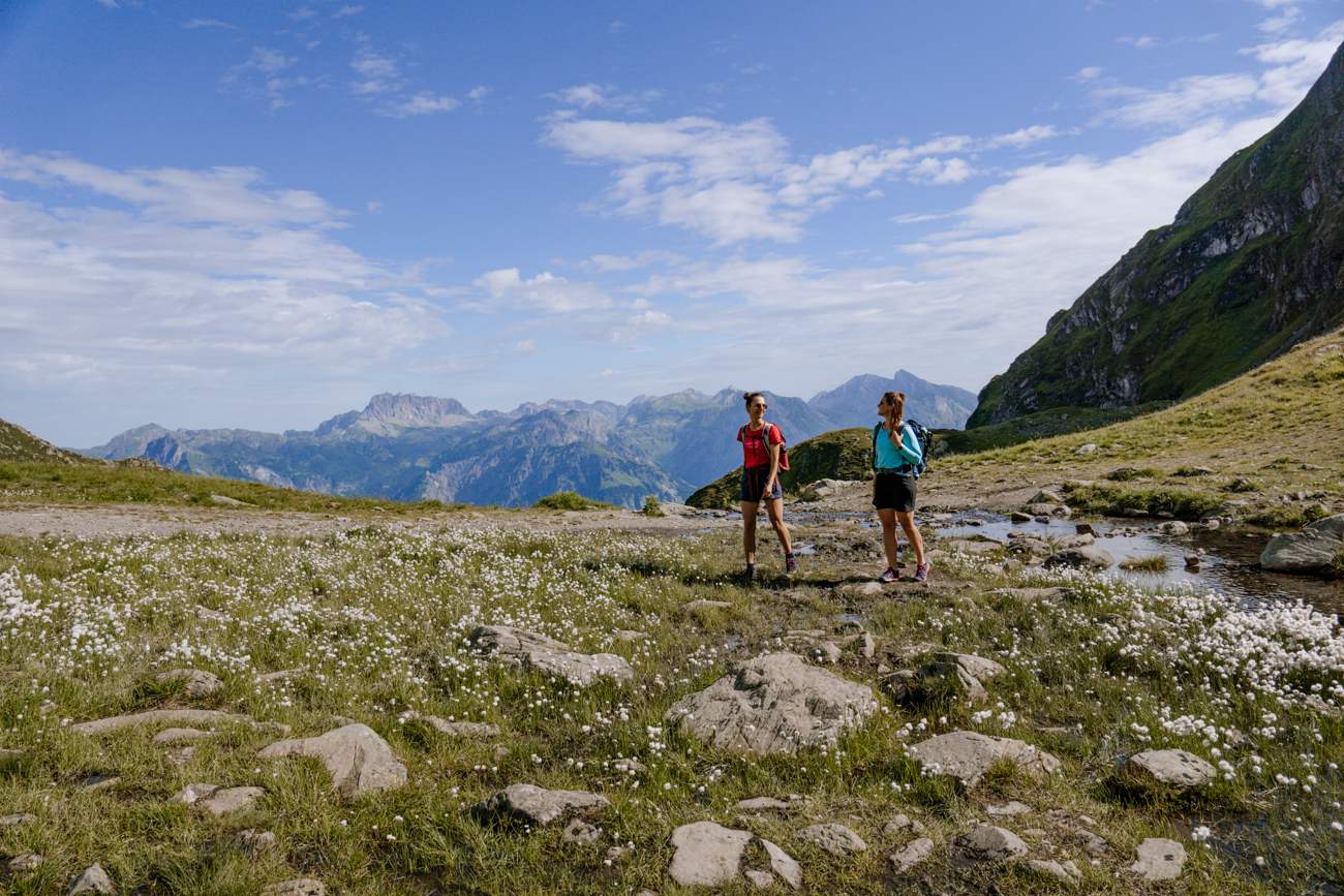 Wandern im Verwall Blick vom Herzsee ins Klostertal