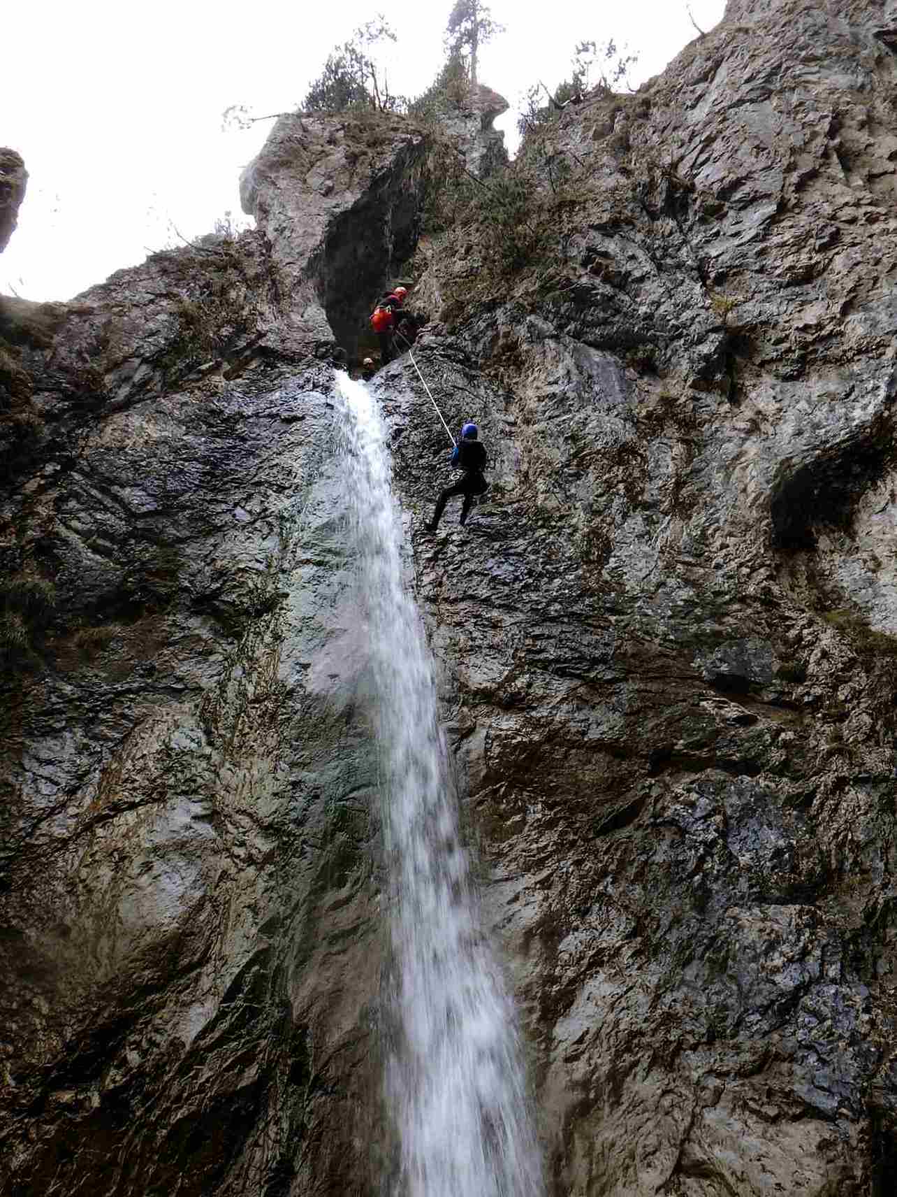 Canyoning-Lechtal-Wasserfall Abseilen am Wasserfall