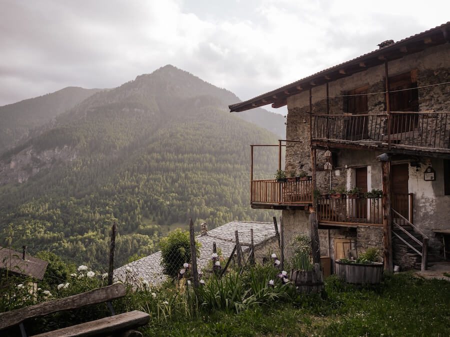 2025-06-16-Maira-Tag1-Brieis49 In den Dörfern des Valle Maira scheint die Zeit stillzustehen.