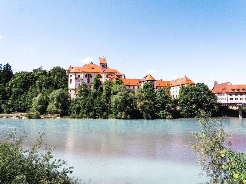 Blick über die Lech zum Hohen Schloss