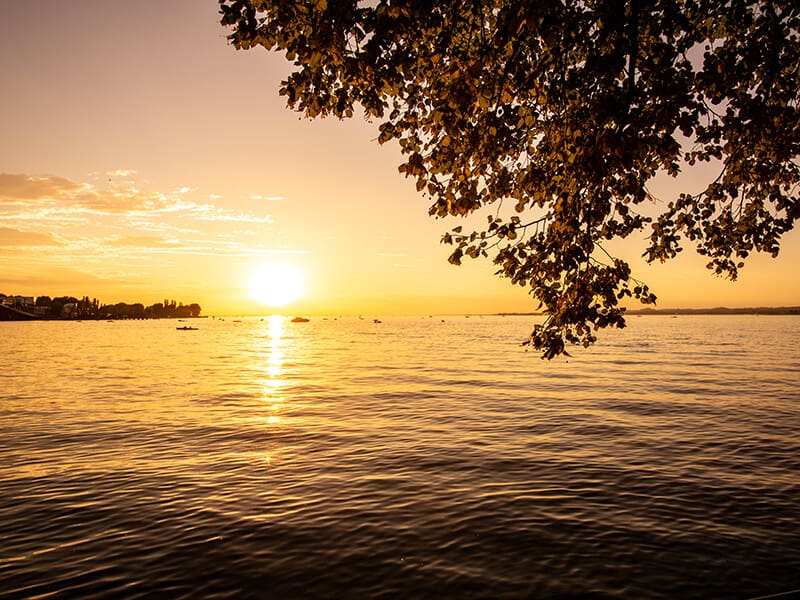 Sonnenuntergang an der Uferpromenade