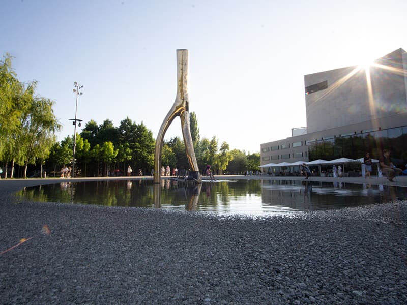 Vor dem Festspielhaus