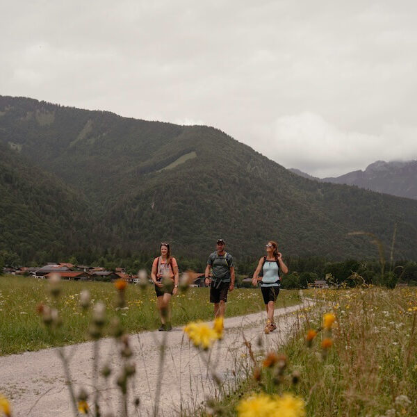 Kaiserwinkl-Wanderung-Schmugglerpfad Zurück vom Rafting geht es zu Fuß über den Schmugglerpfad