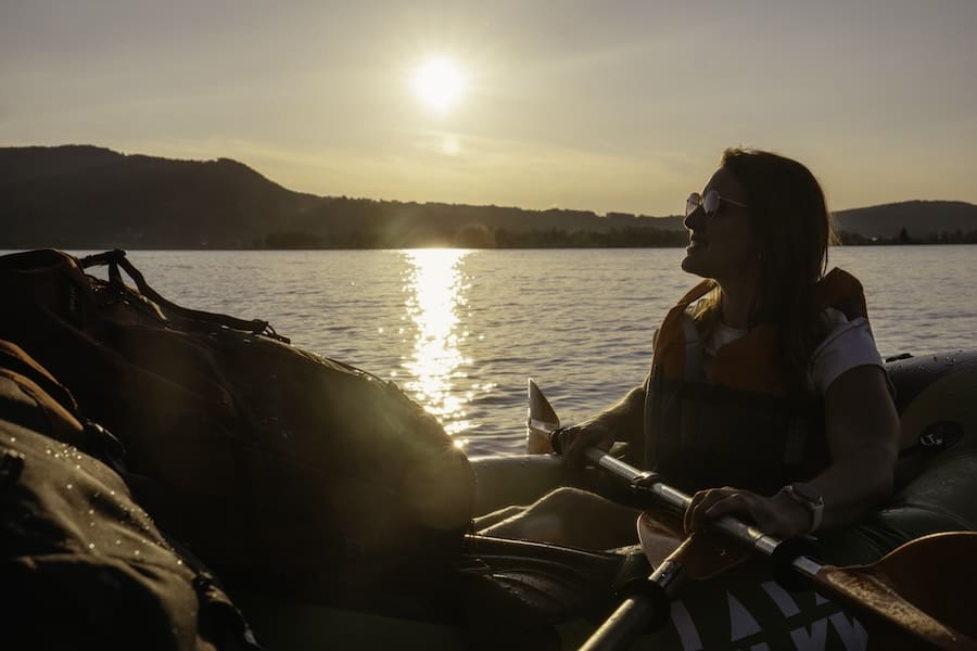Sonnenuntergang auf dem Kochelsee während dem Packraft Abenteuer