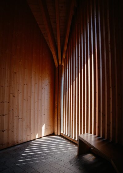 Dilinger-Land-Kapelle-Lattke Licht und Schatten in der Kapelle von Lattke