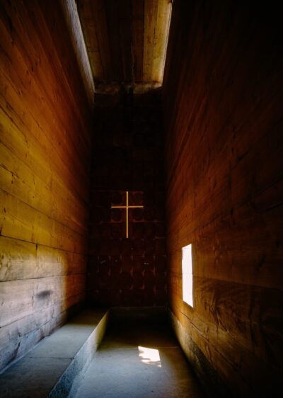 Dillinger-Land-Radfahren-Kapelle-Innen Blick in die Kapelle von Pawson