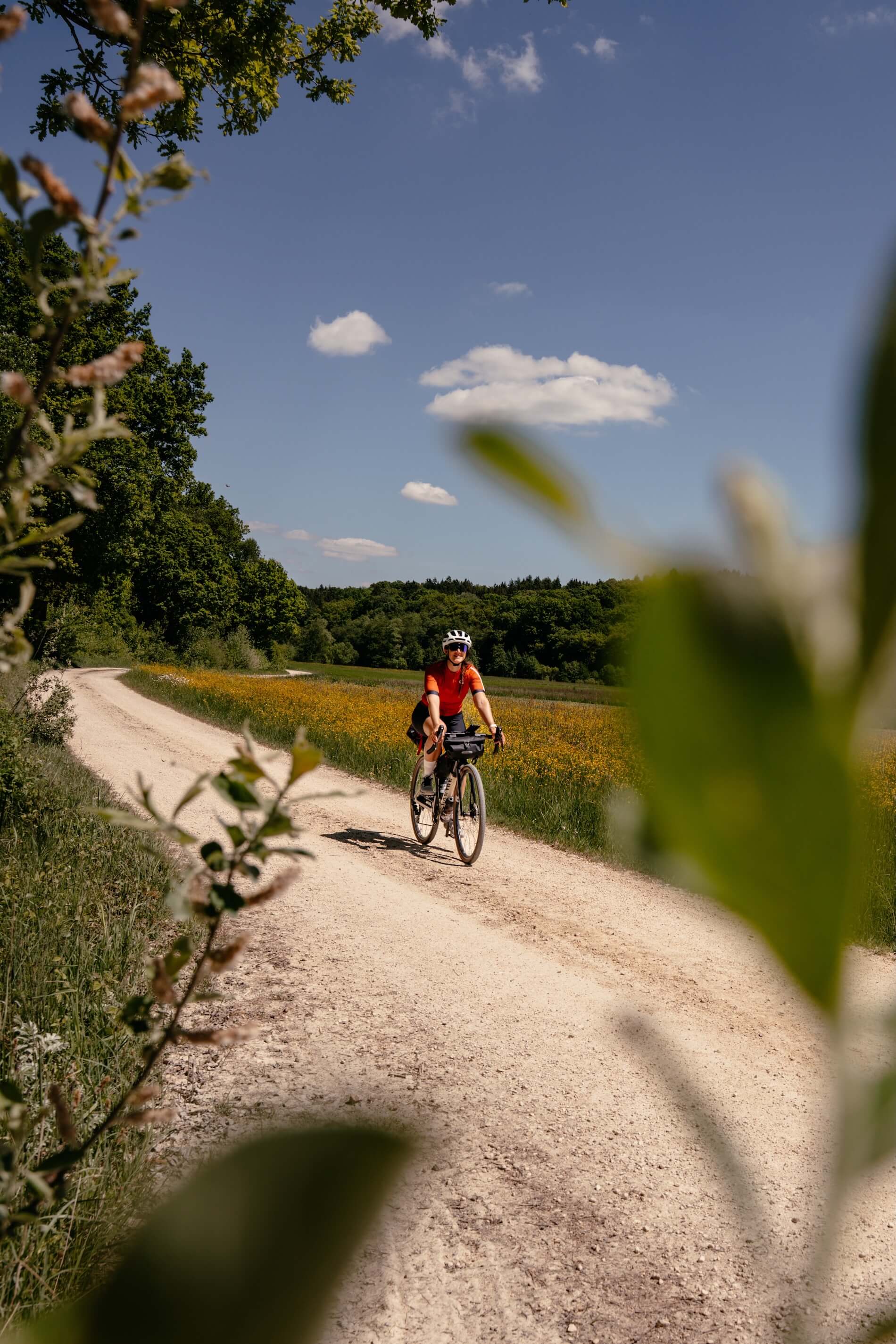 Dillinger-Land-Radfahren-Landschaft Fahrradfahrer im Dillinger Land im Donautal