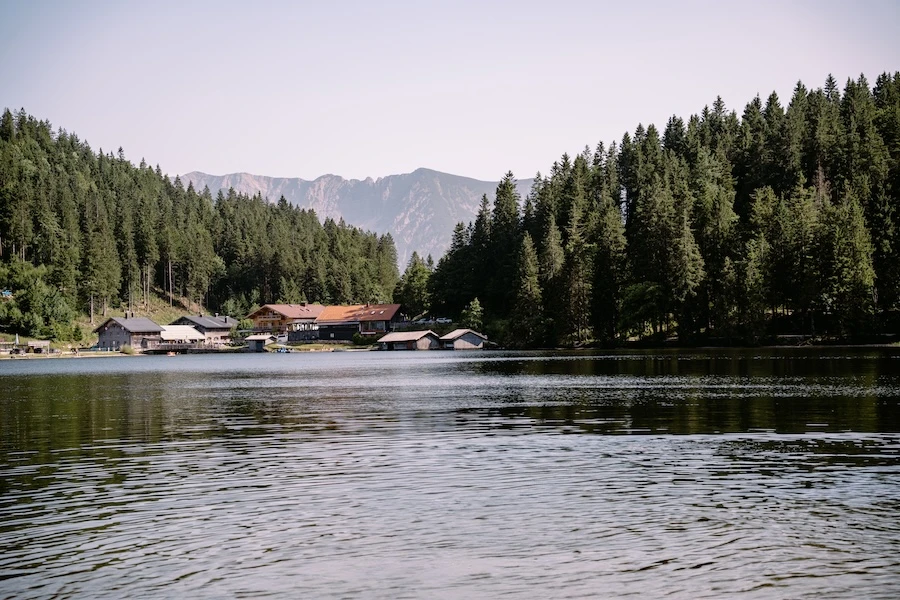 2025-08-12-Schliersee-Spitzingsee-Bodenschneid12 Blick auf den Spitzingsee