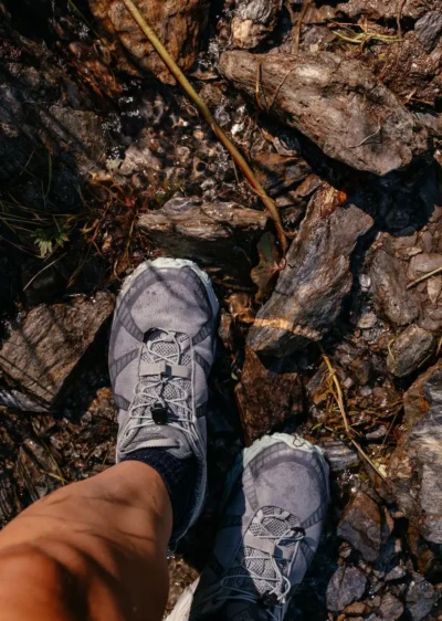 Schuhtest Aku flyrock in Wasser