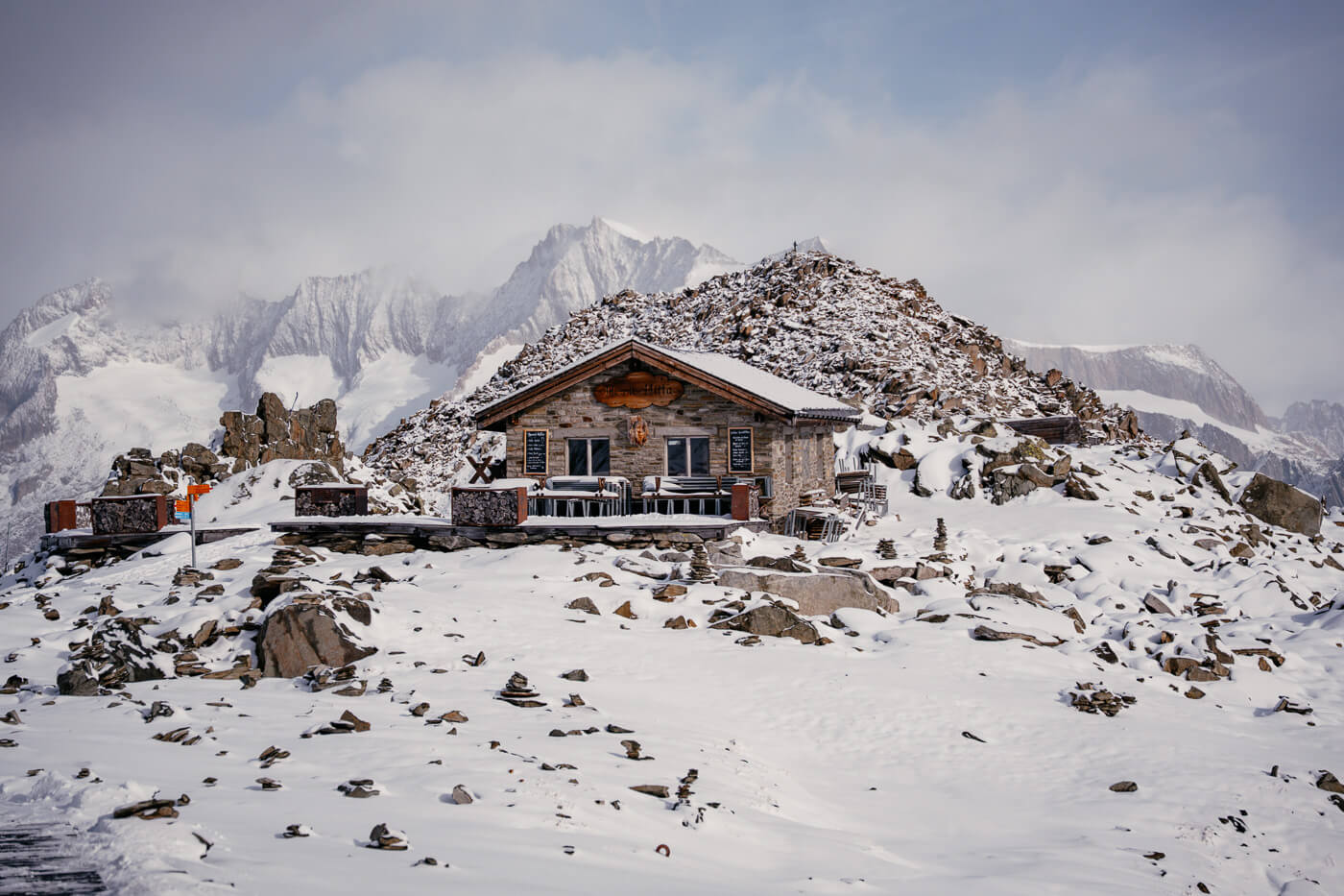 Aletschgletscher Hütte Herbst mit Wintereinbruch